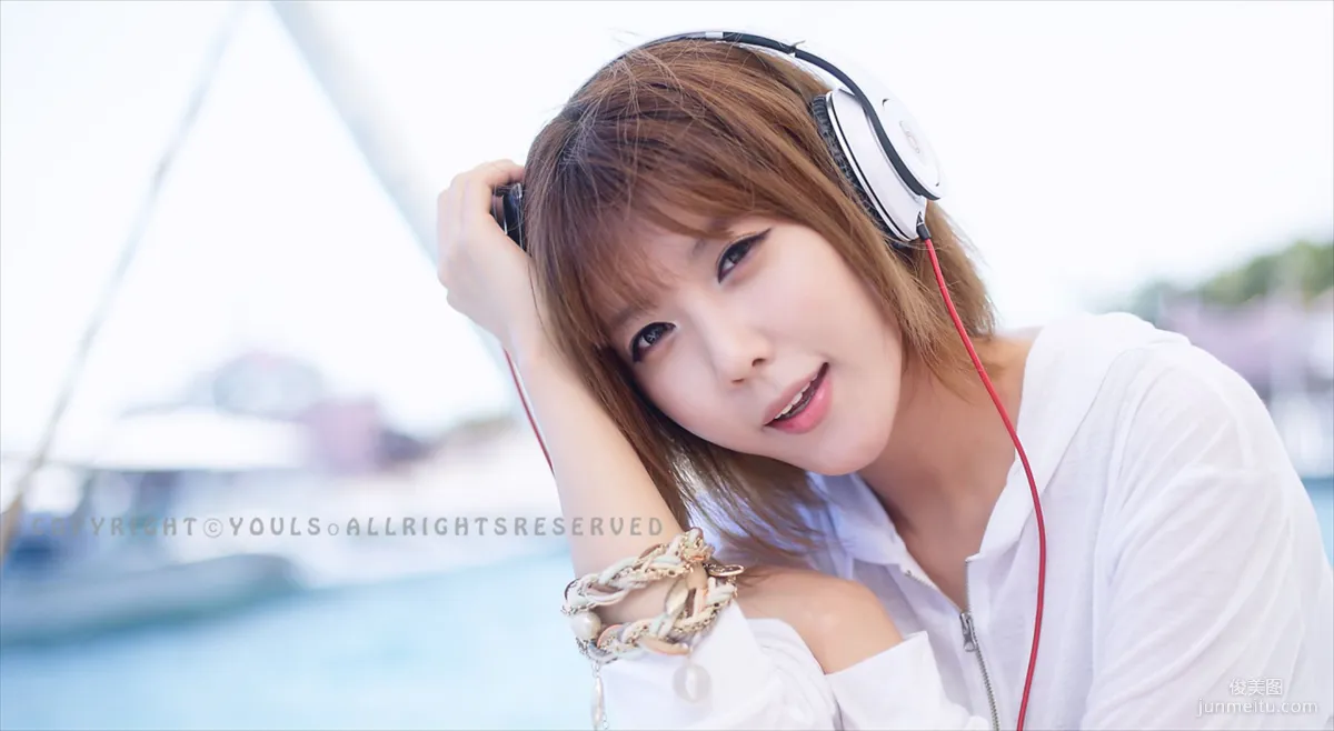 Heo Yun Mi (허윤미) "Fresh Headphone Girl" Photo Set photo 39