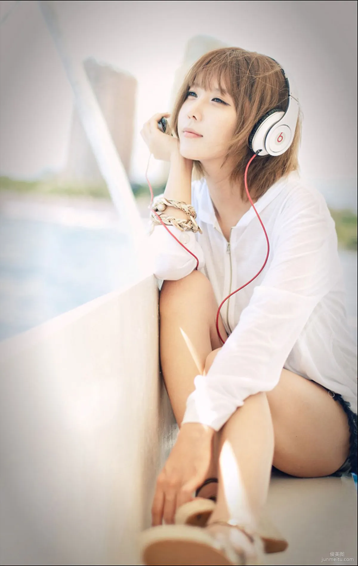 Heo Yun Mi (허윤미) "Fresh Headphone Girl" Photo Set photo 14