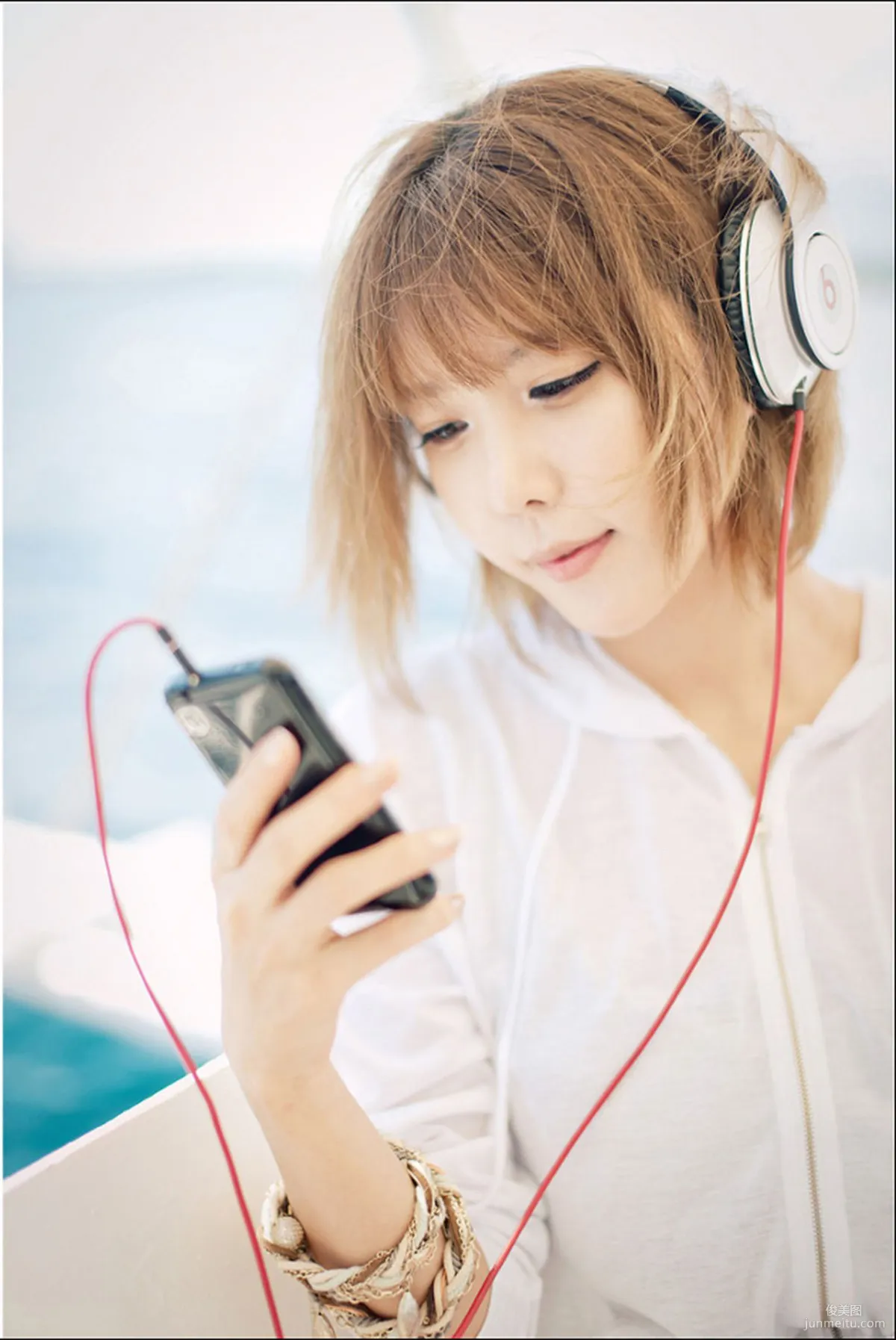 Heo Yun Mi (허윤미) "Fresh Headphone Girl" Photo Set photo 20