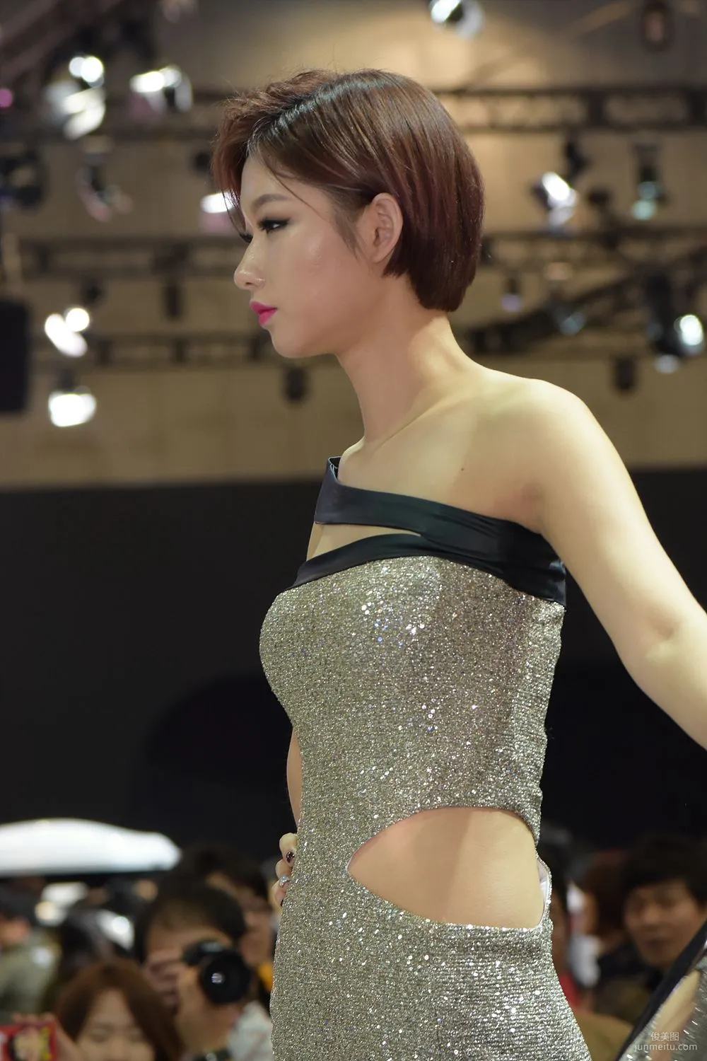 韩国美女崔柳娜《车展图片》套图3