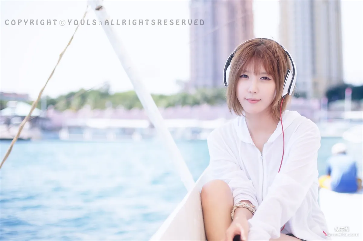 Heo Yun Mi (허윤미) "Fresh Headphone Girl" Photo Set photo 36