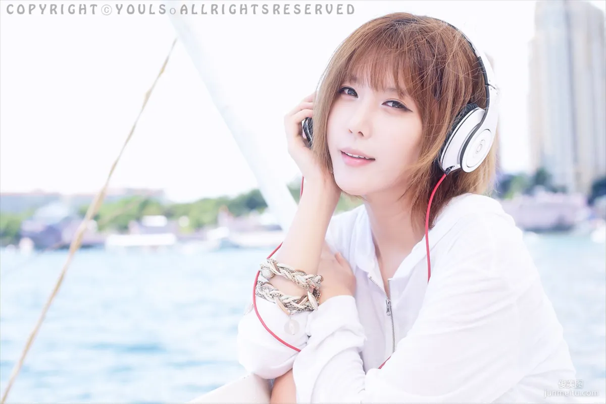 Heo Yun Mi (허윤미) "Fresh Headphone Girl" Photo Set photo 34