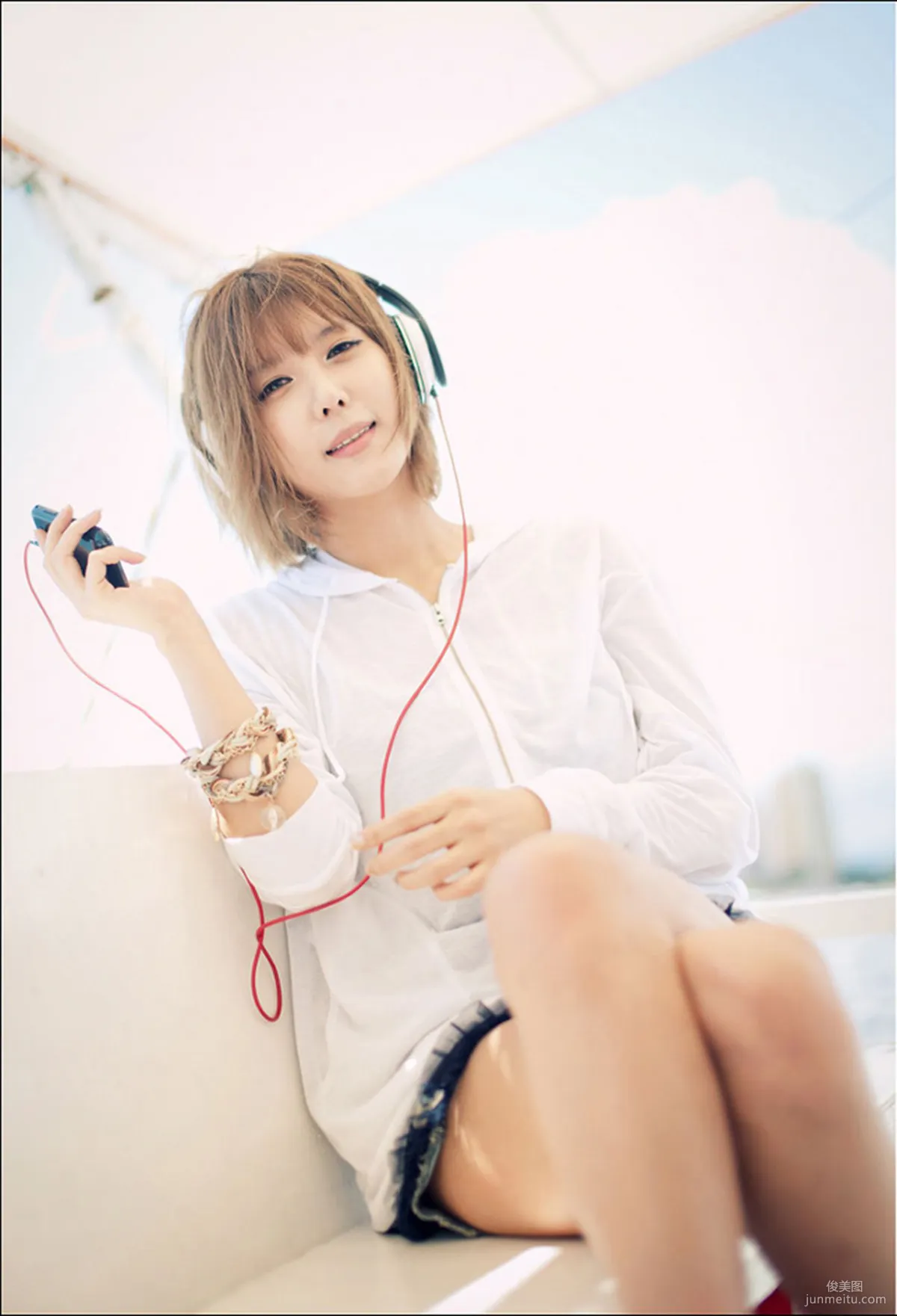 Heo Yun Mi (허윤미) "Fresh Headphone Girl" Photo Set photo 18