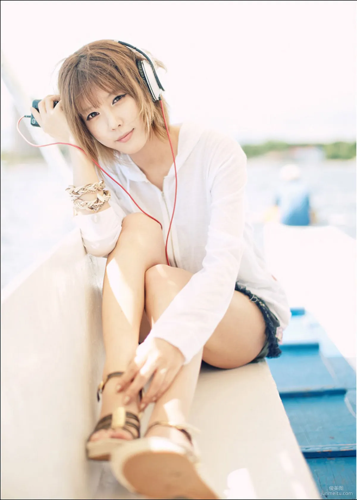 Heo Yun Mi (허윤미) "Fresh Headphone Girl" Photo Set photo 19