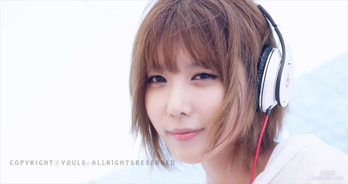 Heo Yun Mi (허윤미) "Fresh Headphone Girl" Photo Set photo 33
