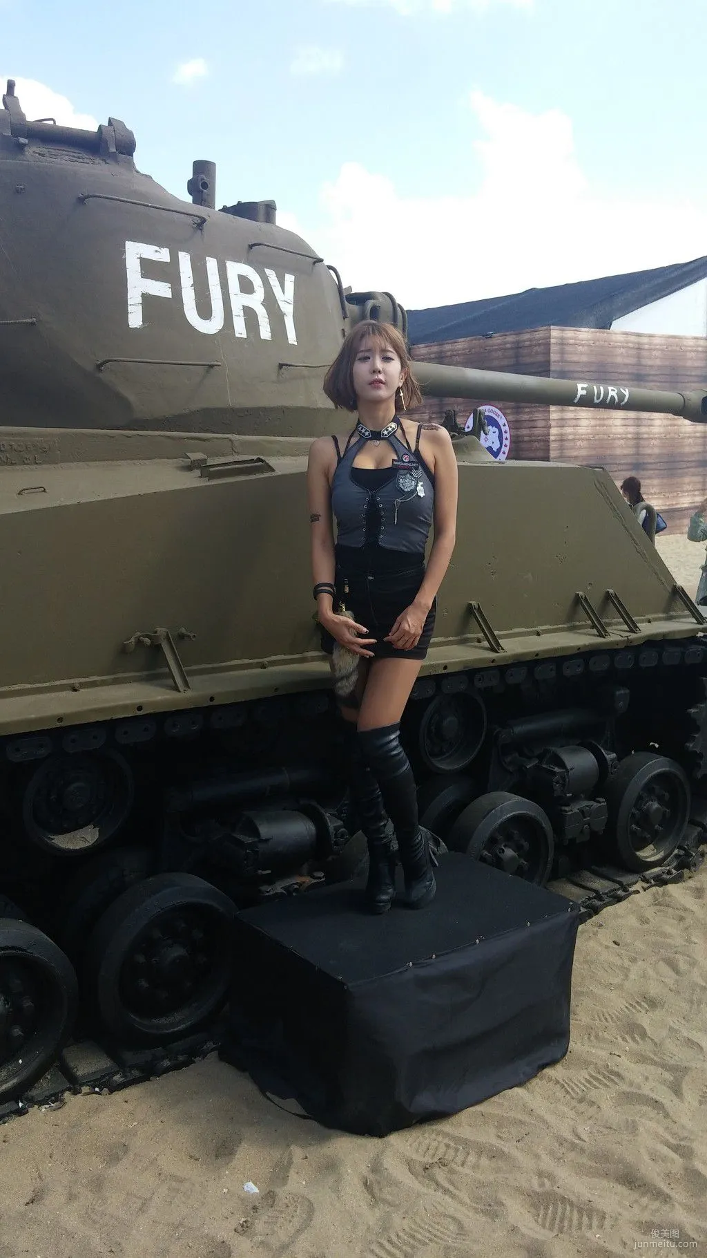 Heo Yun Mi, Busan Tank World Set photo 54
