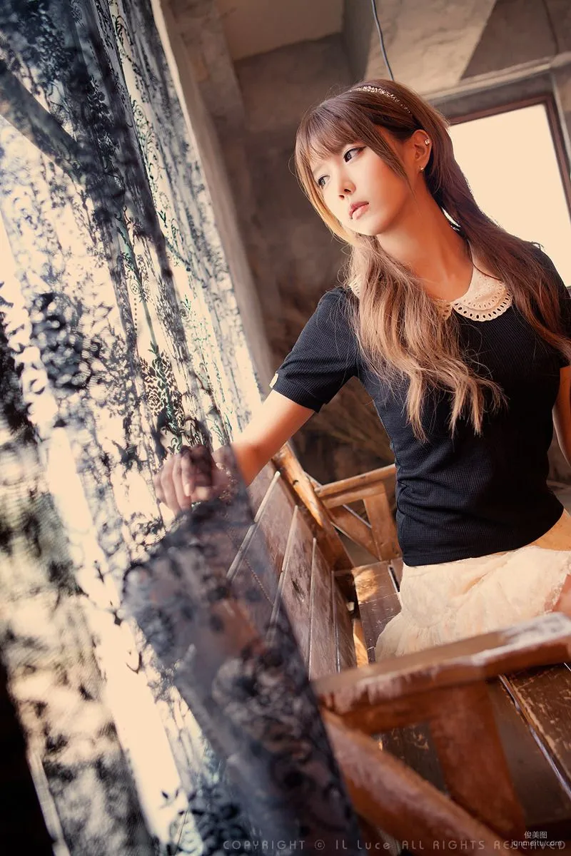 Korean Girl Heo Yun Mi, Beauty Under Light and Shadow Photo Set photo 2
