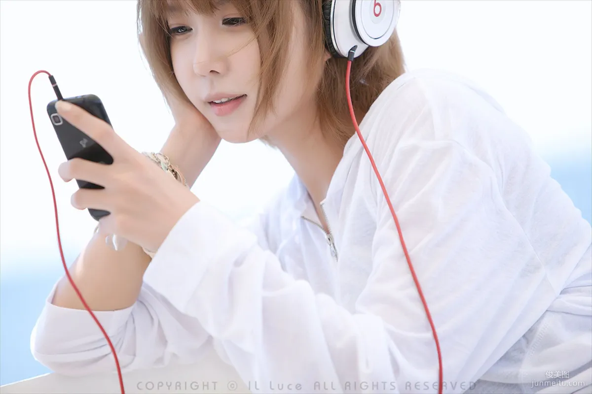 Heo Yun Mi (허윤미) "Fresh Headphone Girl" Photo Set photo 23