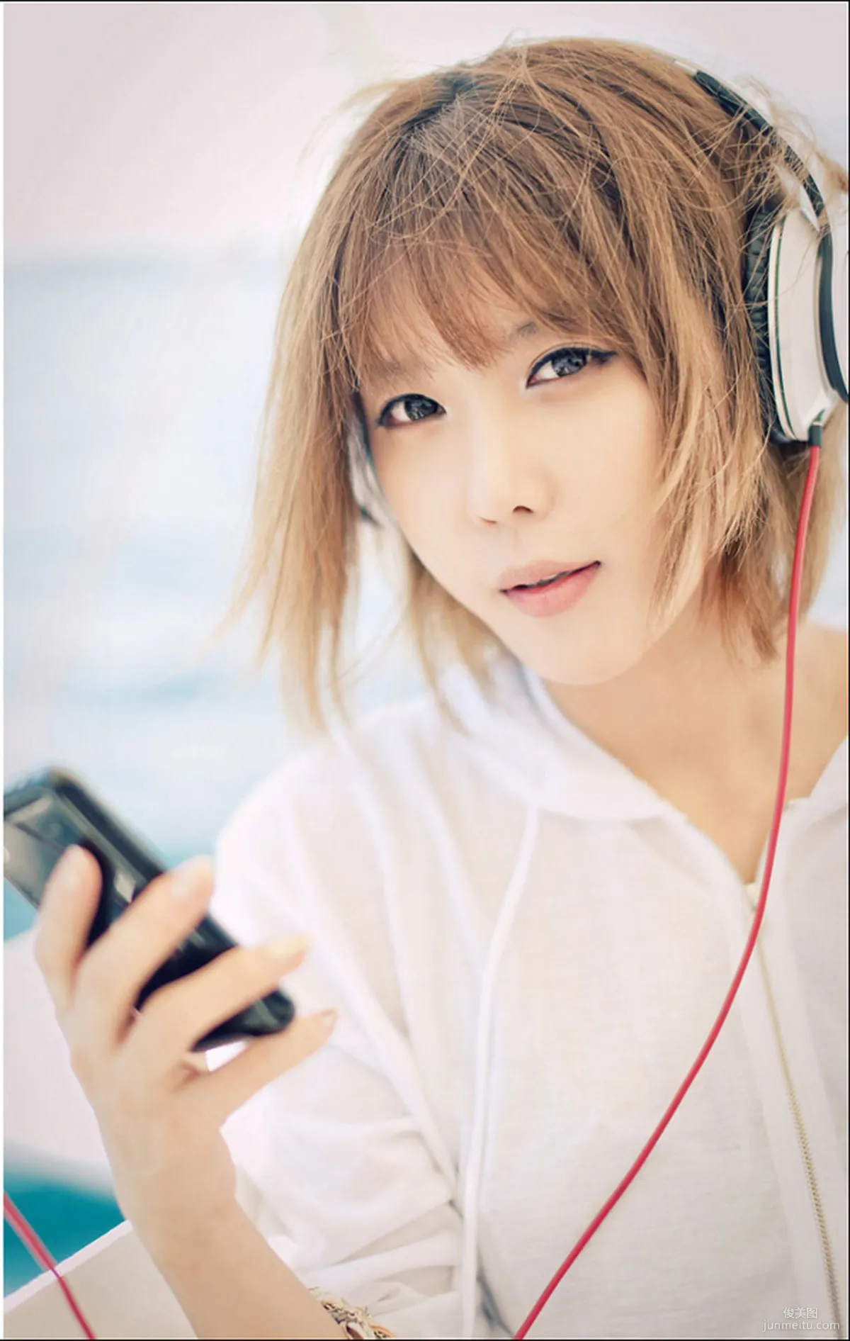 Heo Yun Mi (허윤미) "Fresh Headphone Girl" Photo Set photo 13
