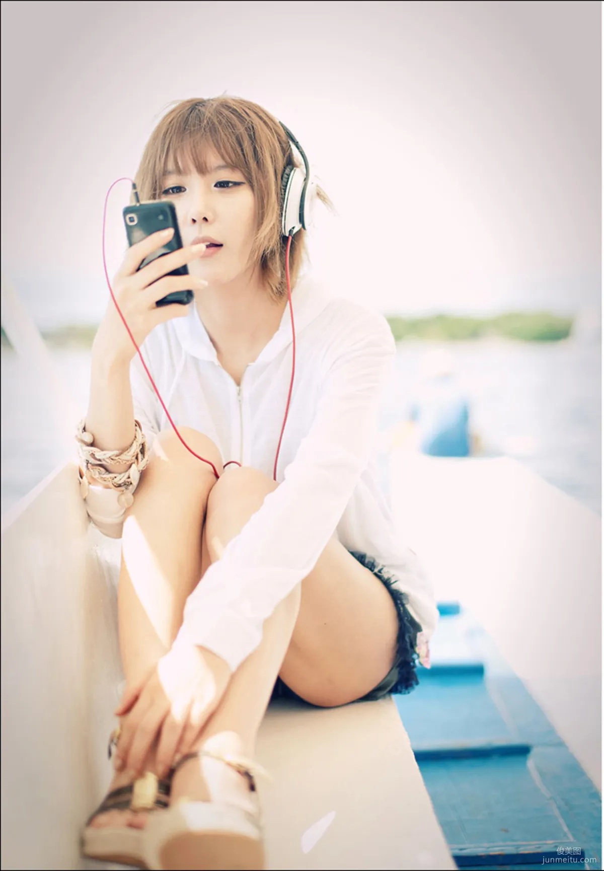 Heo Yun Mi (허윤미) "Fresh Headphone Girl" Photo Set photo 26