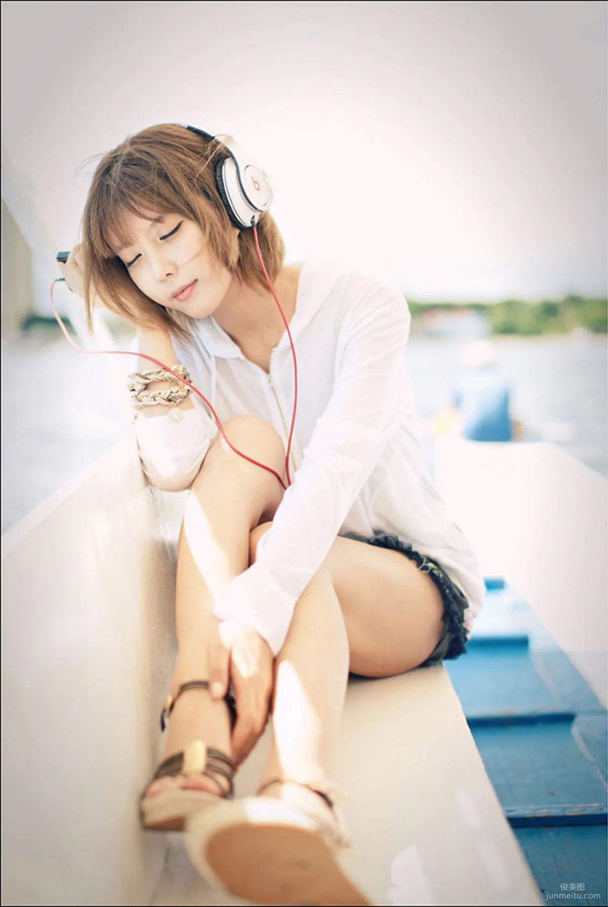 Heo Yun Mi (허윤미) "Fresh Headphone Girl" Photo Set photo 10