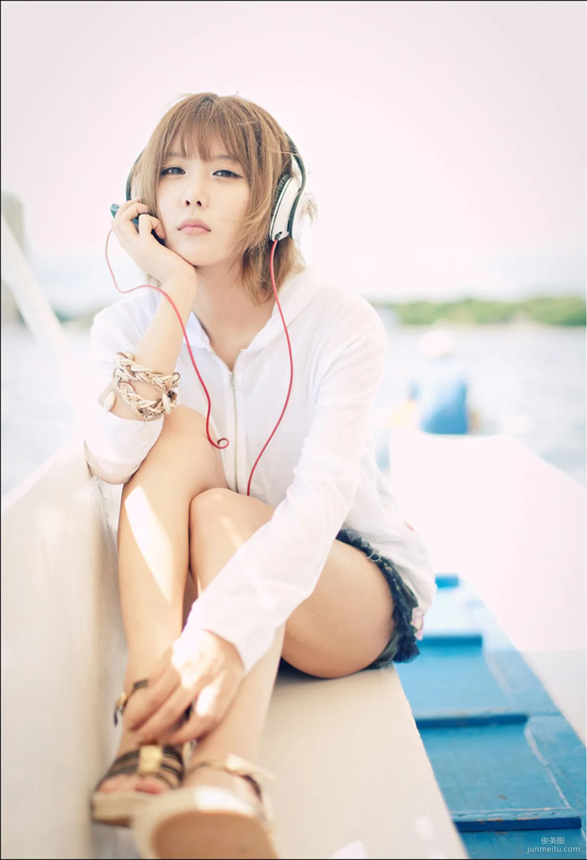 Heo Yun Mi (허윤미) "Fresh Headphone Girl" Photo Set photo 27