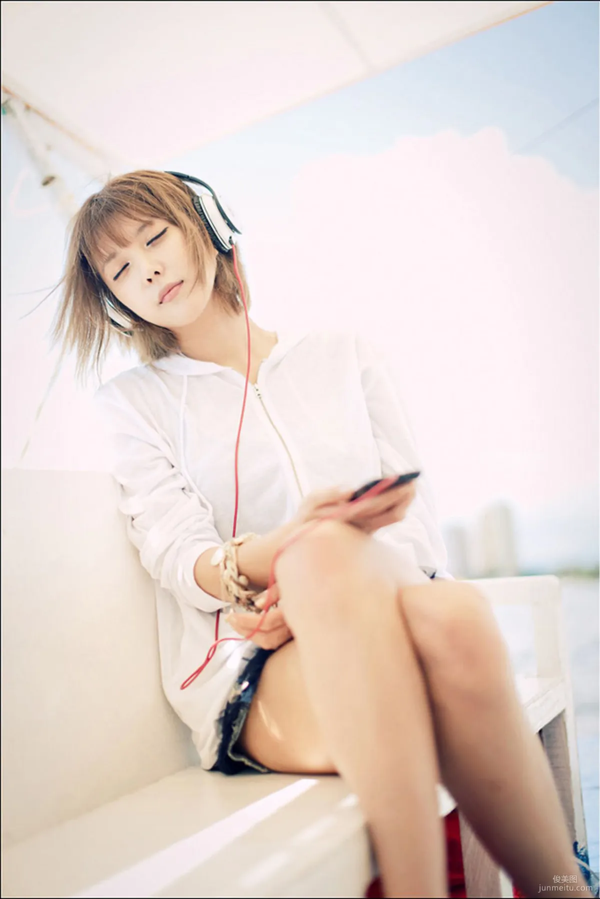 Heo Yun Mi (허윤미) "Fresh Headphone Girl" Photo Set photo 16