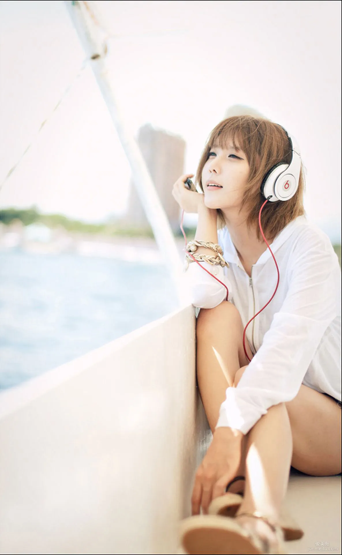 Heo Yun Mi (허윤미) "Fresh Headphone Girl" Photo Set photo 15