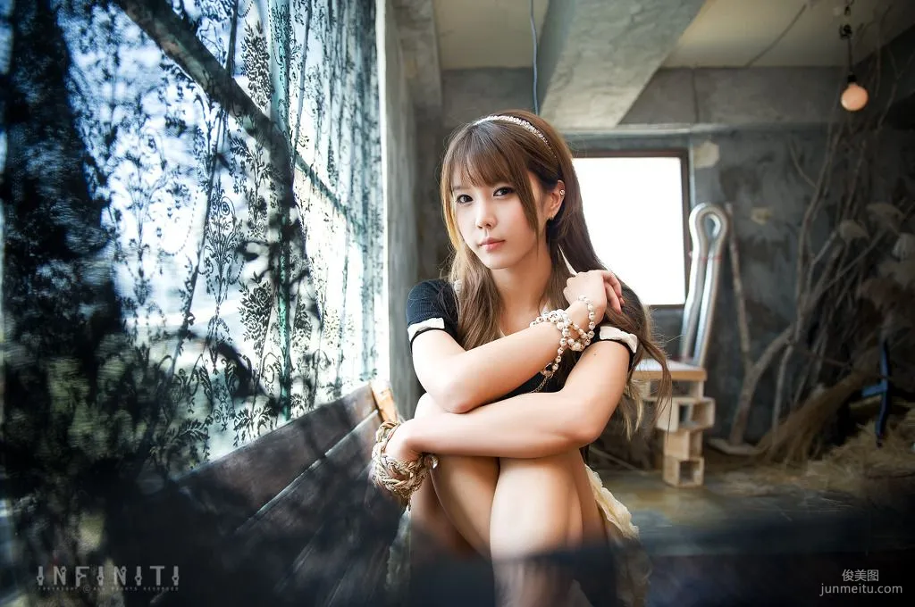Korean Girl Heo Yun Mi, Beauty Under Light and Shadow Photo Set photo 4