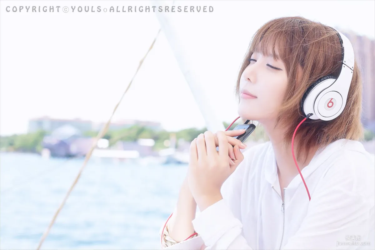 Heo Yun Mi (허윤미) "Fresh Headphone Girl" Photo Set photo 35
