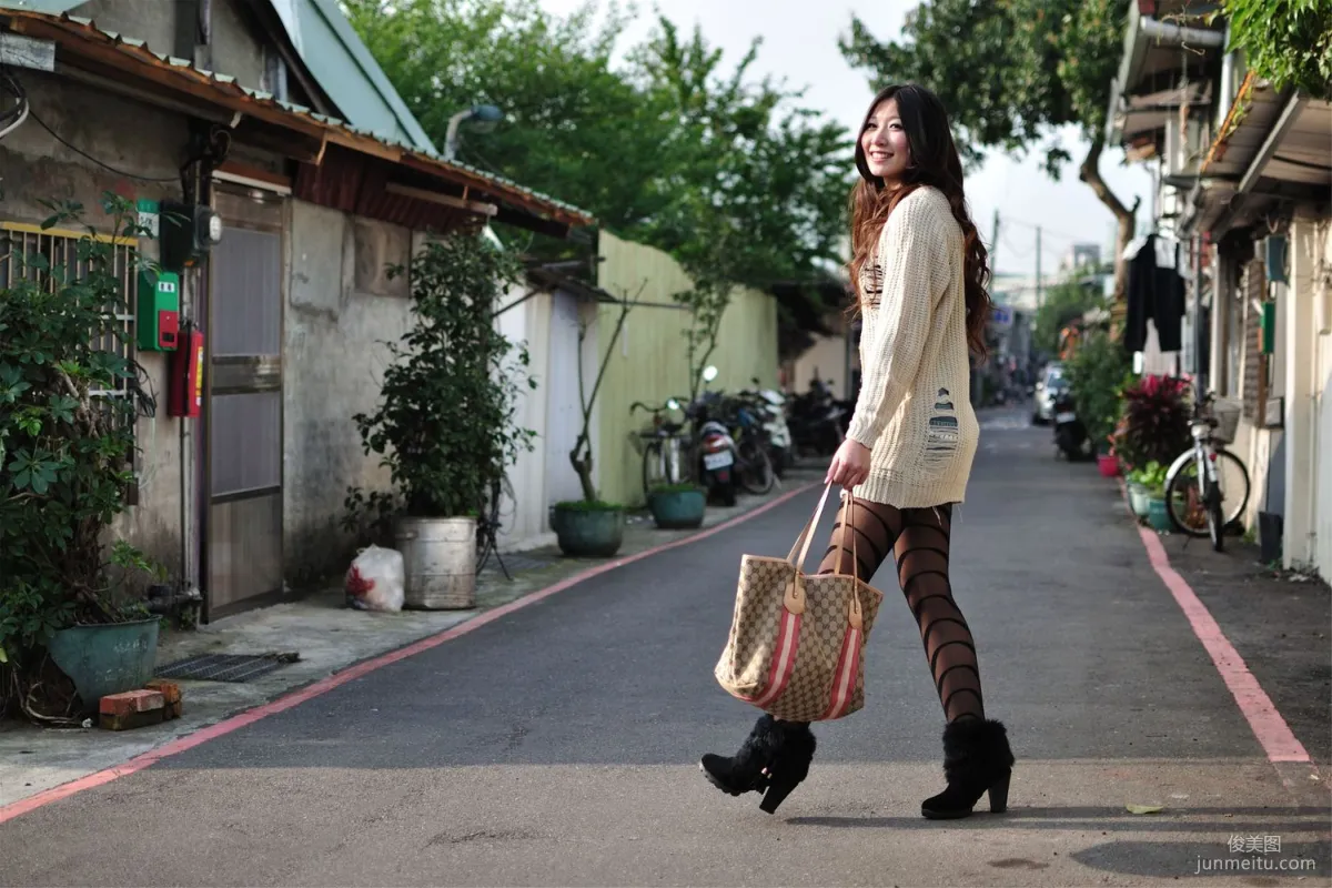 Taiwan Beauty Model Pink, Yongchun Street Outdoor Shoot Photo Set photo 4