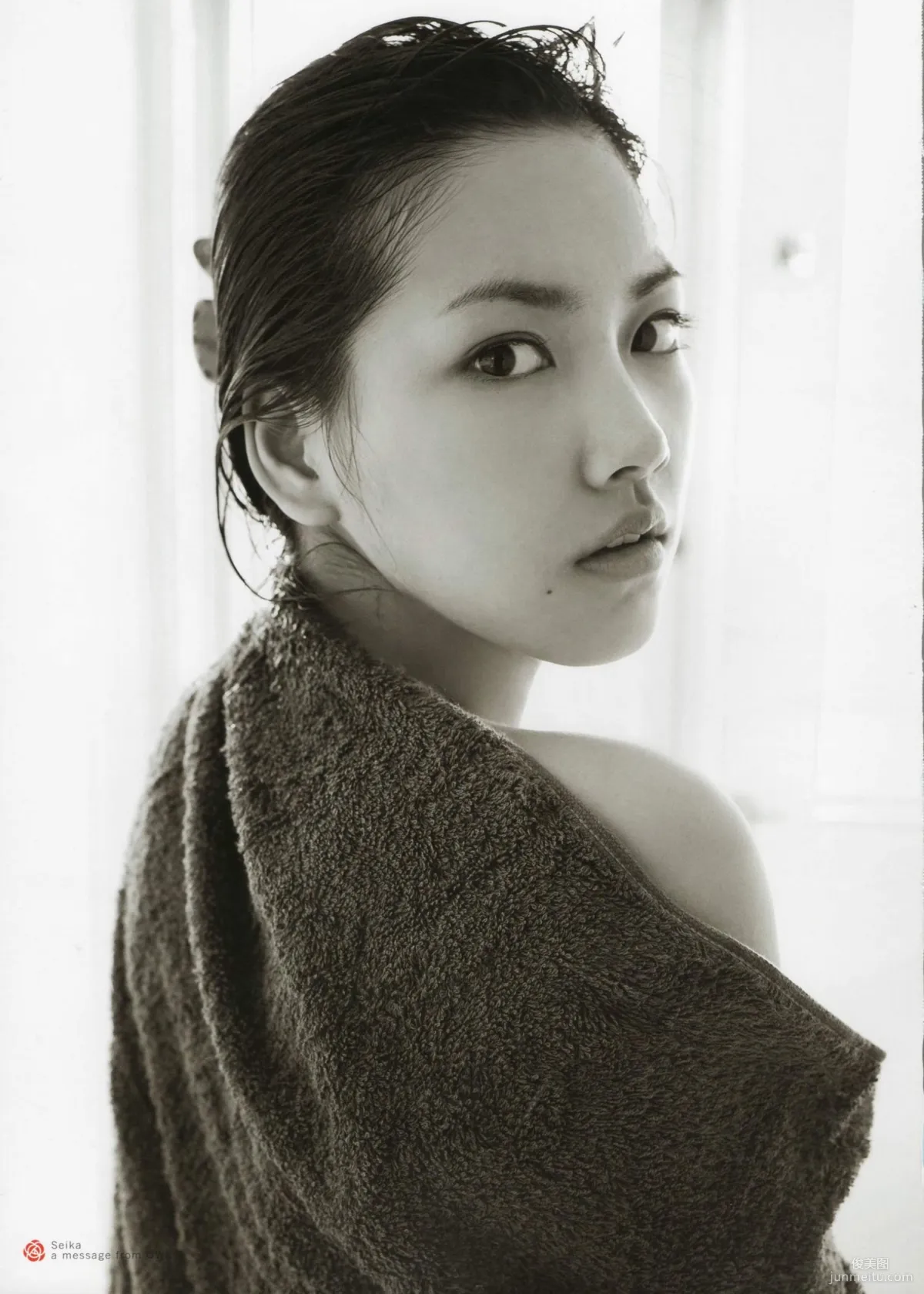Seika Taketomi "A message from OWL" Photo Set photo 47