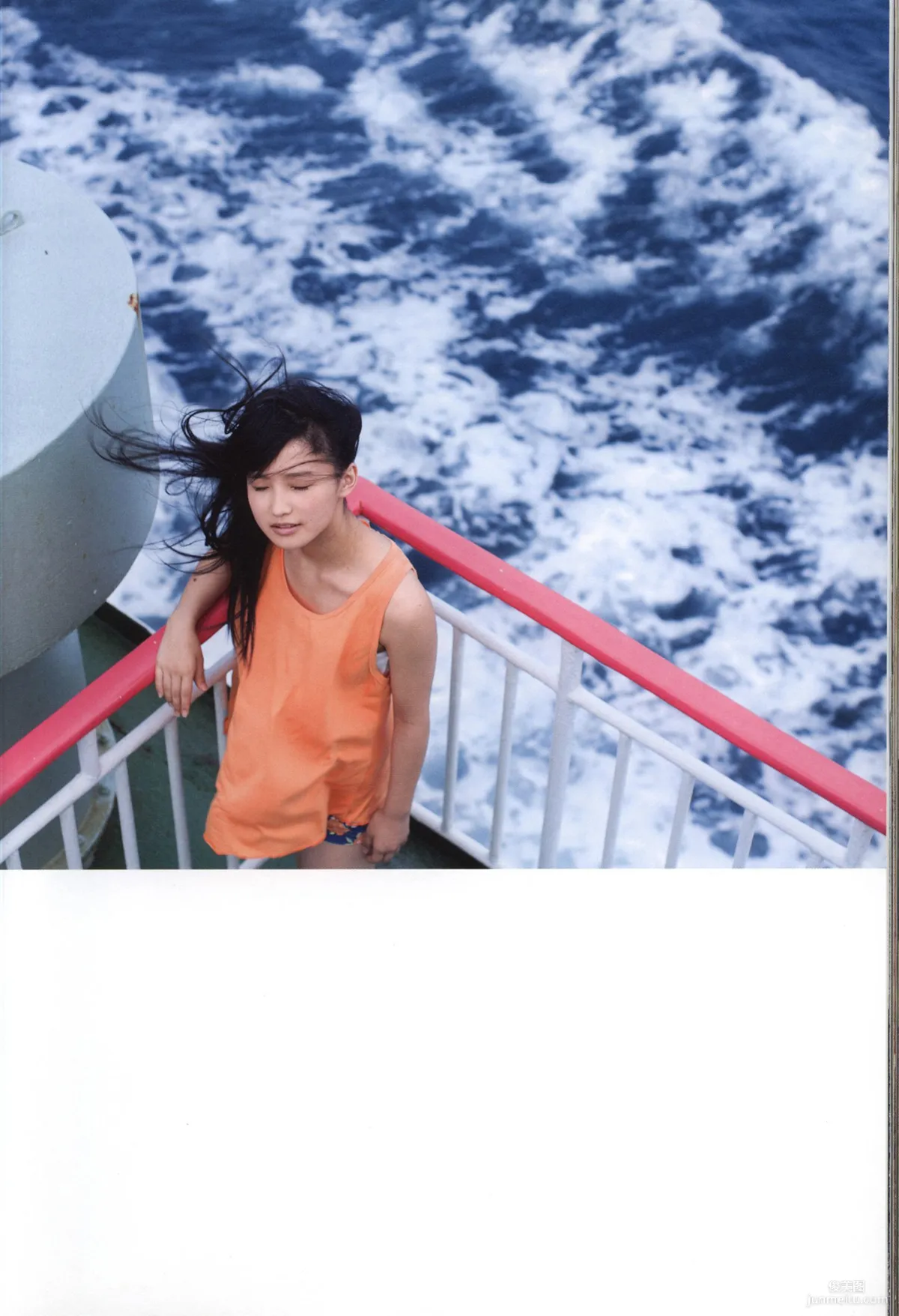 Riho Sayashi 鞘師裡保《太陽》寫真集 59