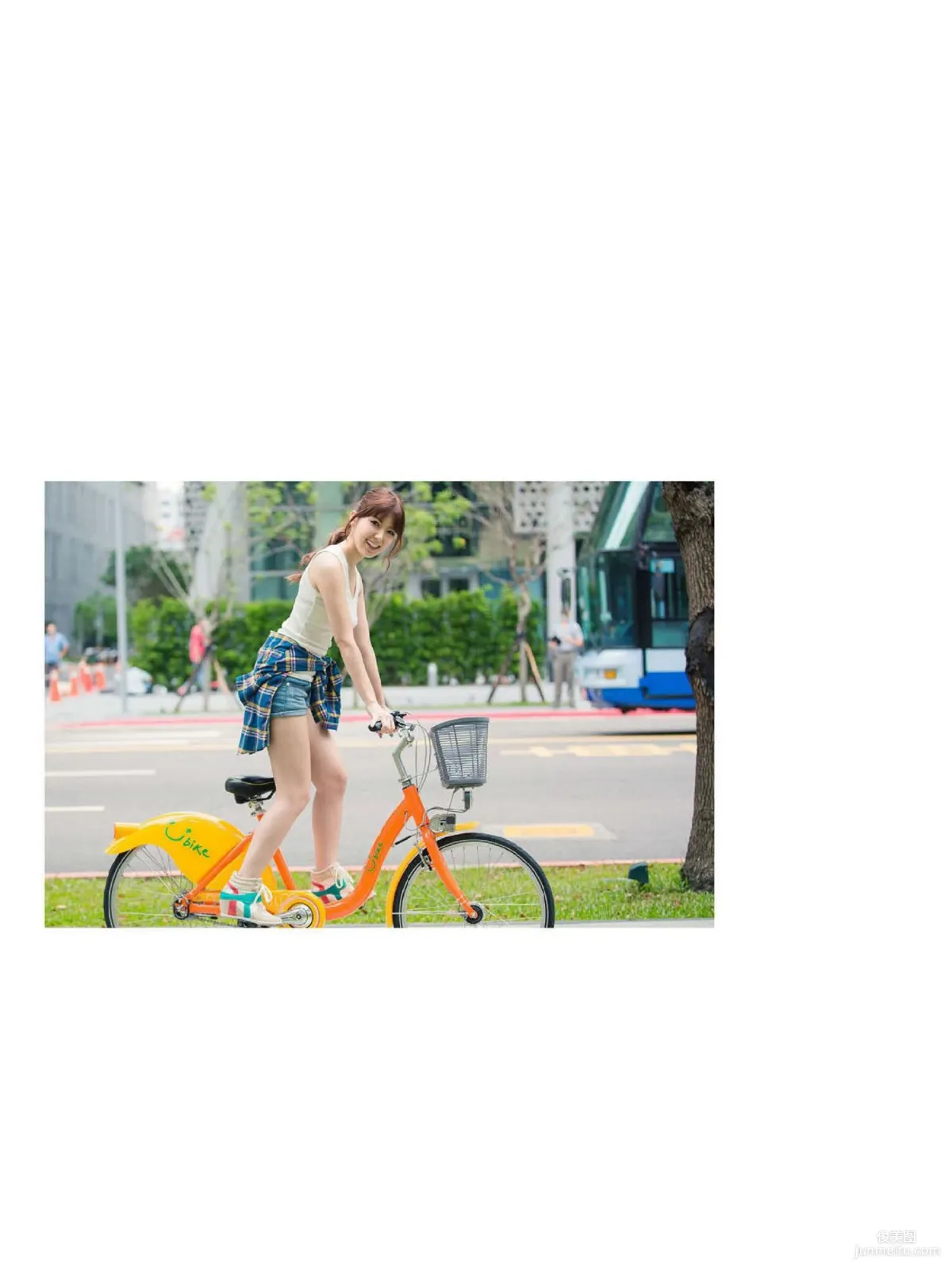 Yui Hatano "Love LOVE Devil Chapter" Photo Book photo 15