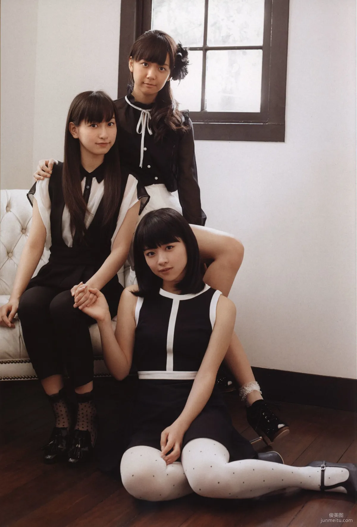 日本美少女組合Juice=Juice《OFFICIAL PHOTO BOOK》寫真集 44