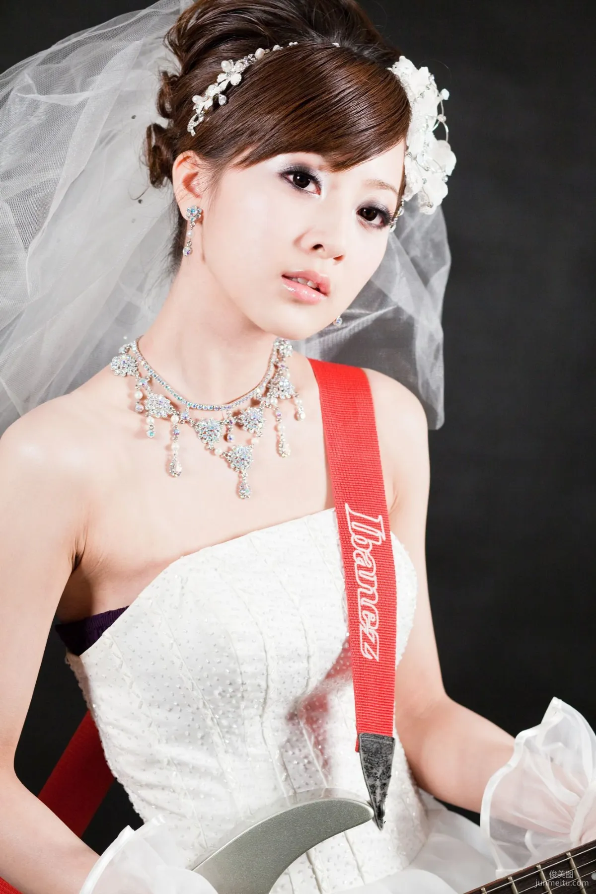 張允霏/果子MM《創意婚紗潮流風》寫真集 24