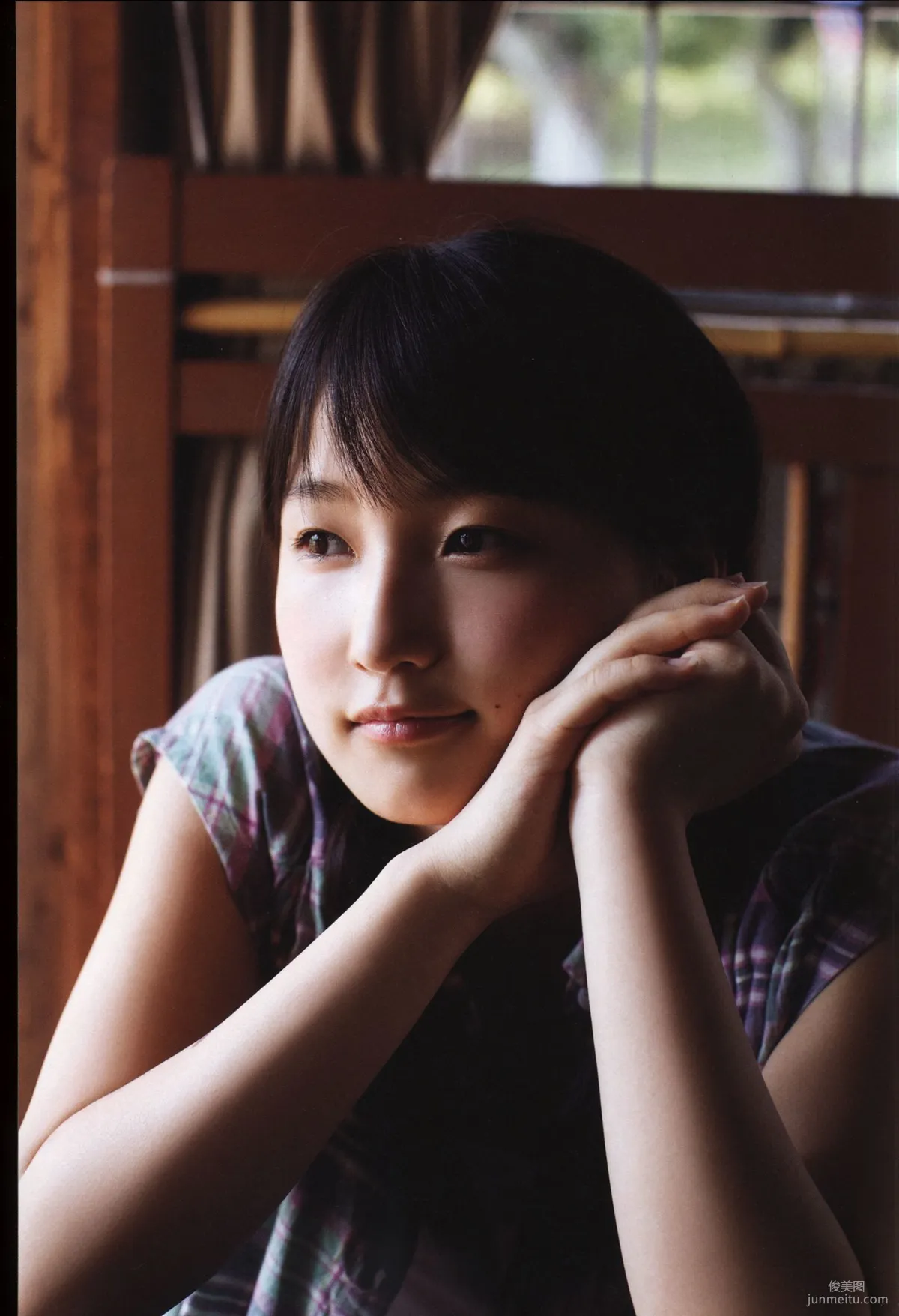 Riho Sayashi 鞘師裡保《太陽》寫真集 24