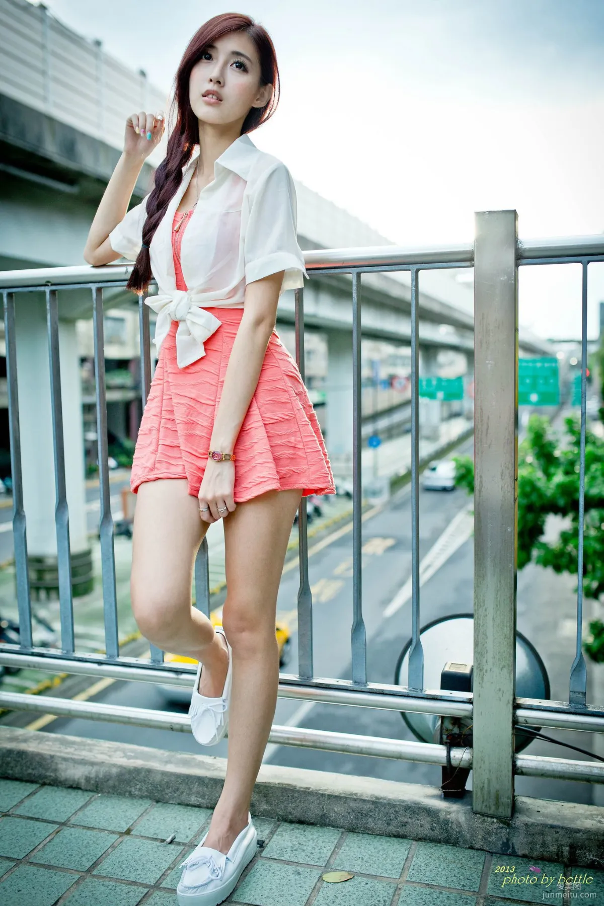 Liao Tingling/Kila Jingjing, Street Snap Pink Dress Series Photo Set photo 11