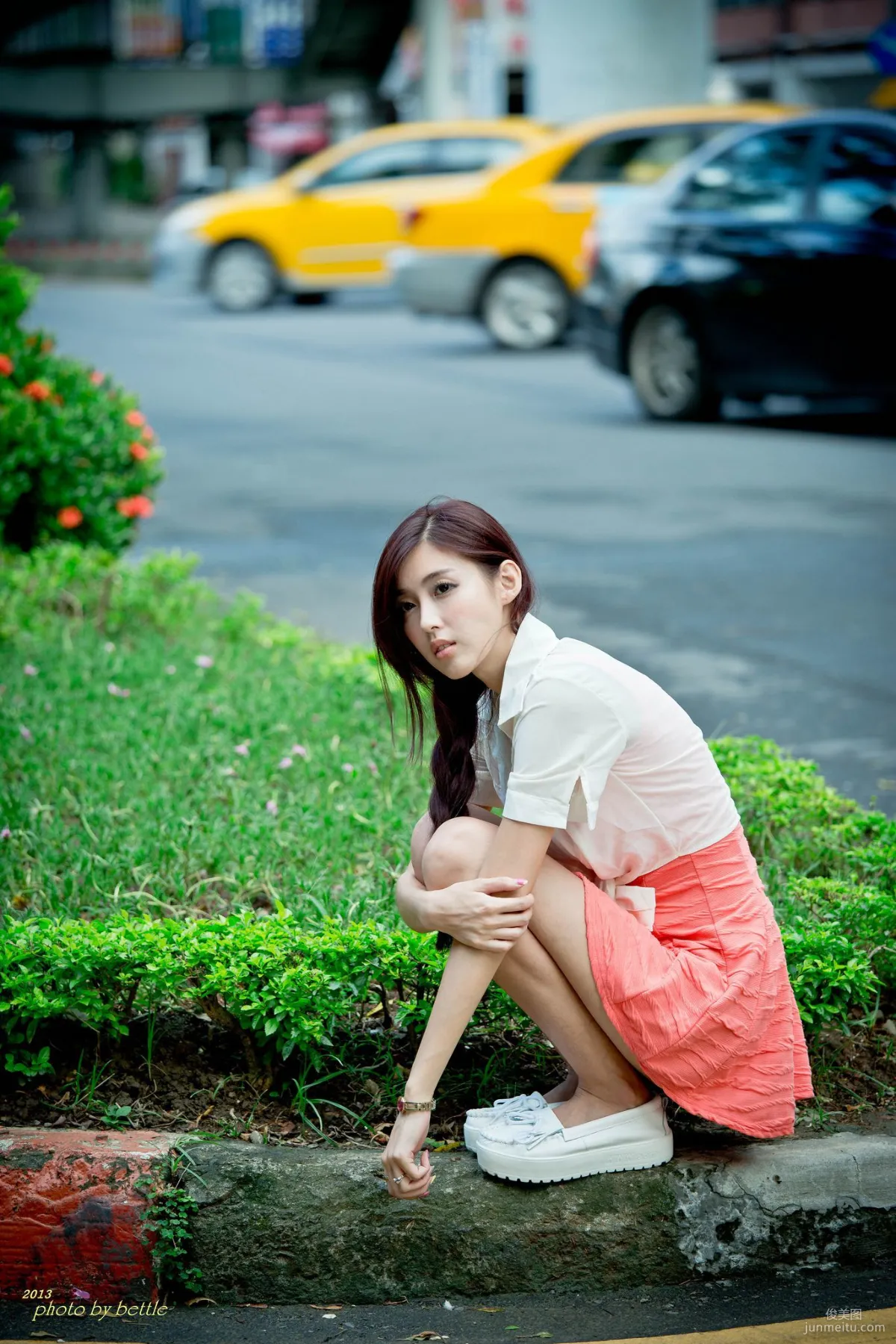 Liao Tingling/Kila Jingjing, Street Snap Pink Dress Series Photo Set photo 13