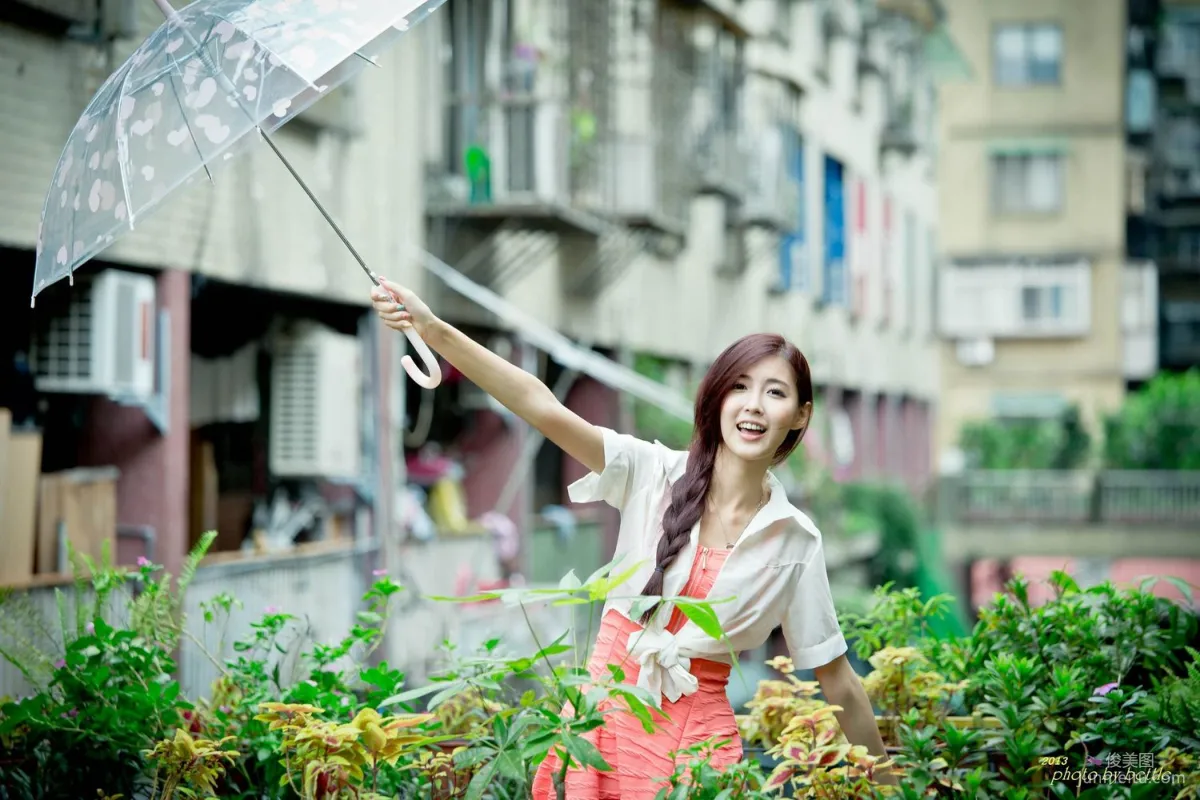 Liao Tingling/Kila Jingjing, Street Snap Pink Dress Series Photo Set photo 86