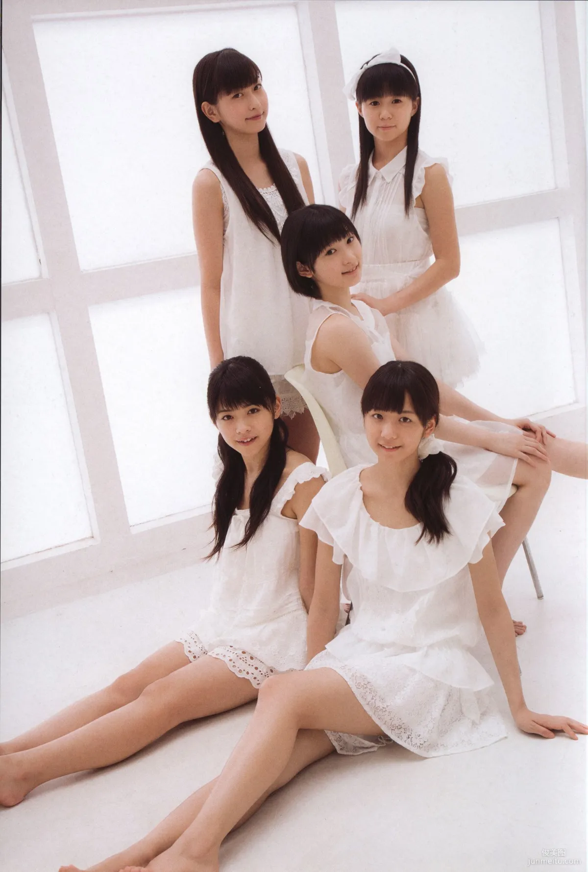 日本美少女組合Juice=Juice《OFFICIAL PHOTO BOOK》寫真集 38