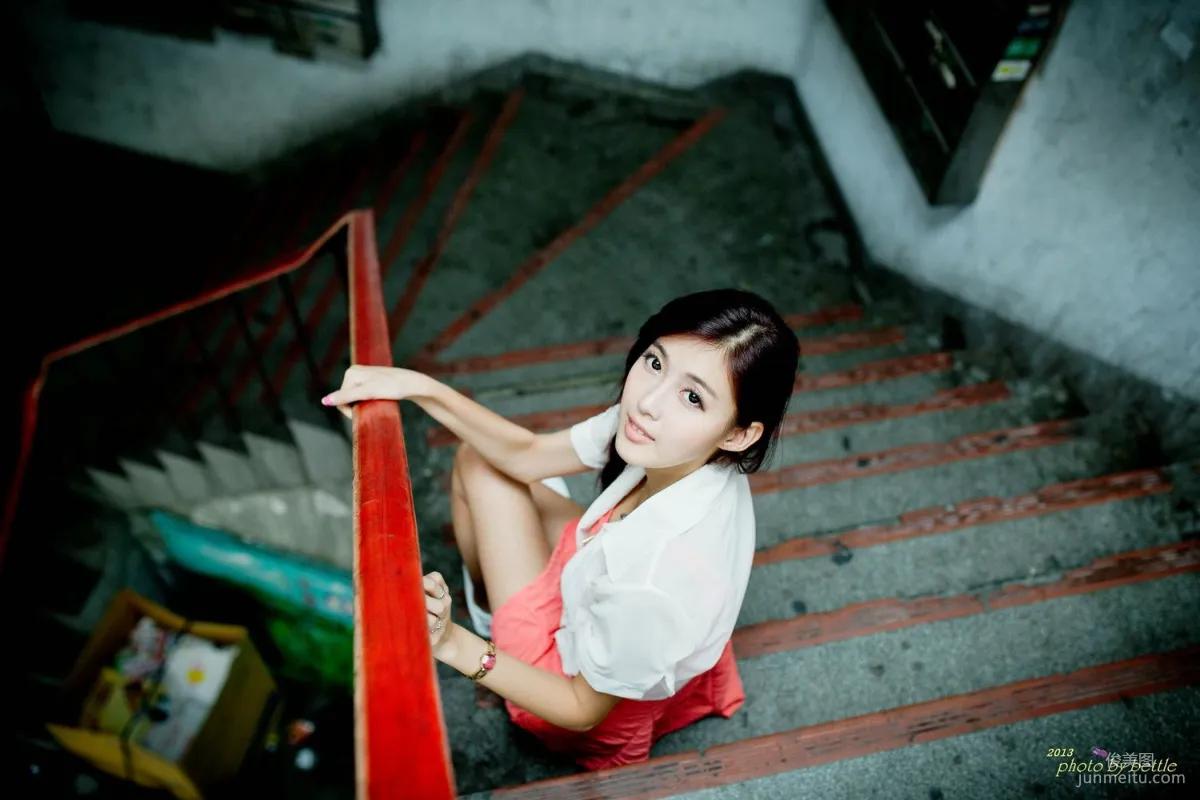 Liao Tingling/Kila Jingjing, Street Snap Pink Dress Series Photo Set photo 2