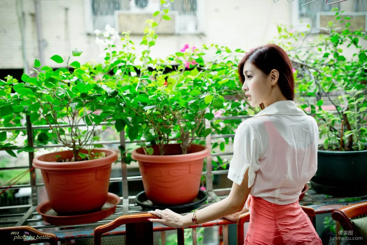 Liao Tingling/Kila Jingjing, Street Snap Pink Dress Series Photo Set photo 95