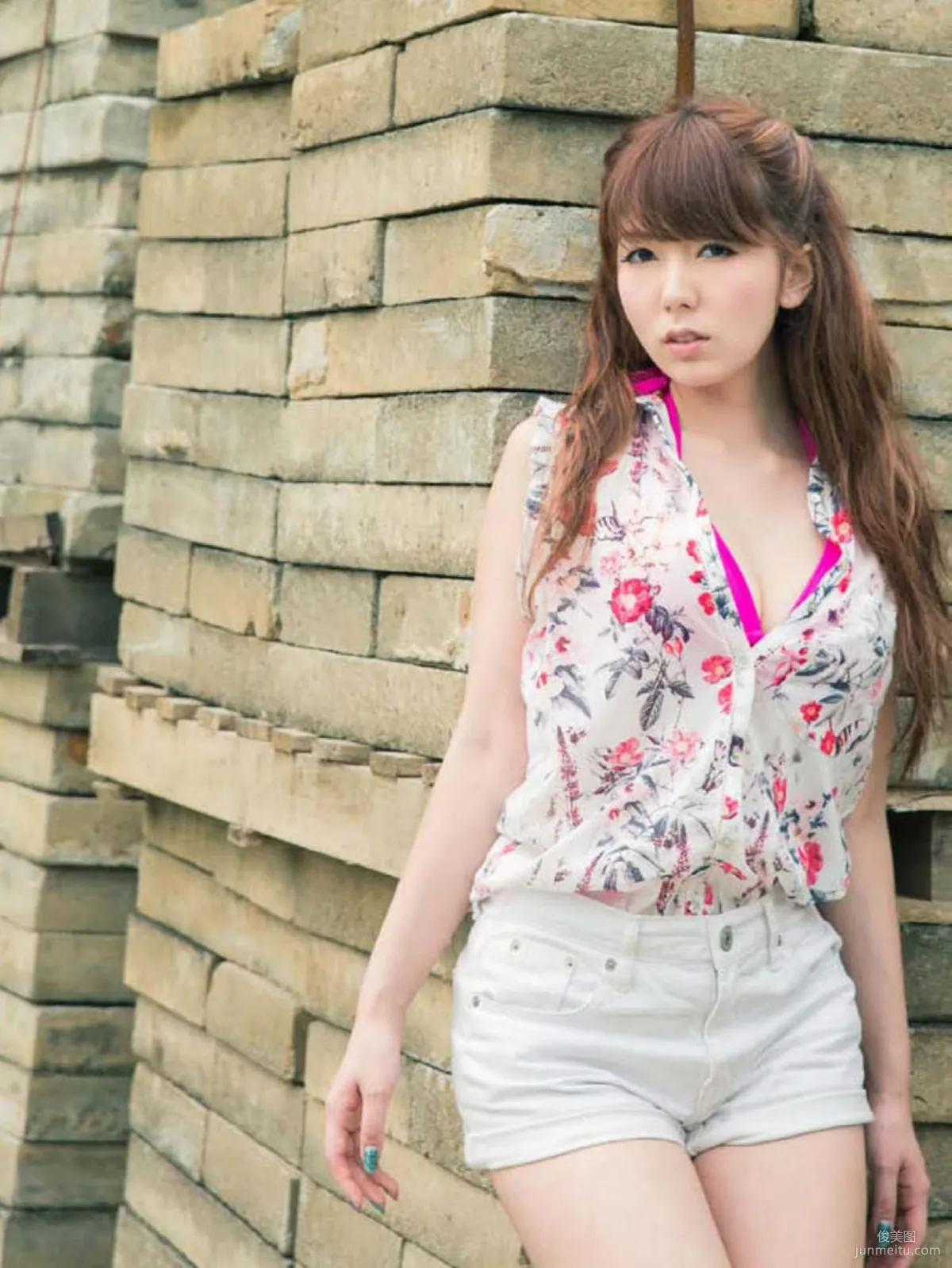 Yui Hatano "Love LOVE Devil Chapter" Photo Book photo 4