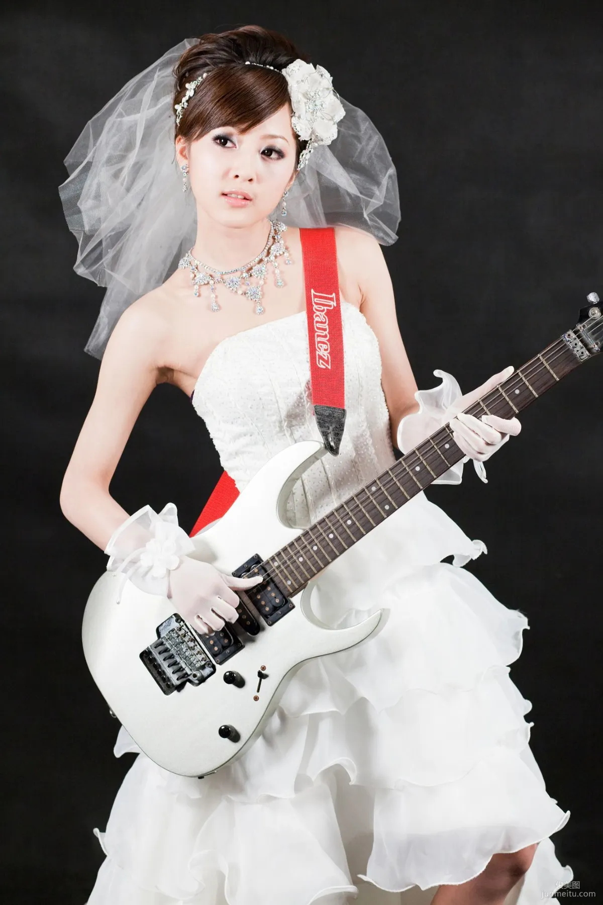 張允霏/果子MM《創意婚紗潮流風》寫真集 22