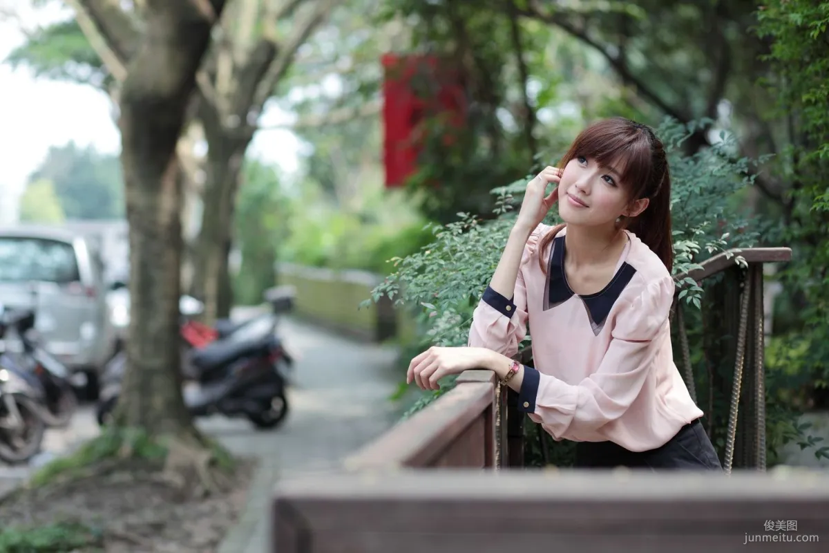 Kila晶晶/金允喬《2組超短裙街拍》 寫真集 21