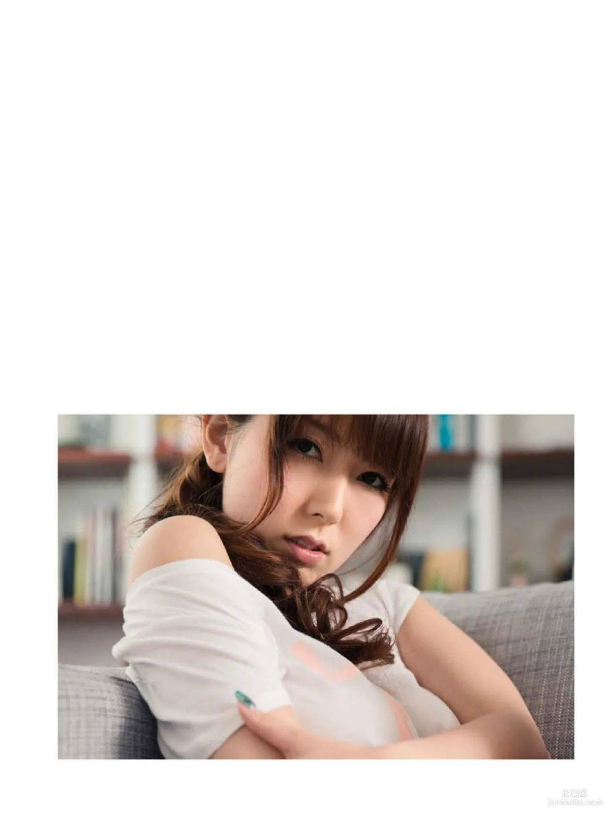 Yui Hatano "Love LOVE Devil Chapter" Photo Book photo 58
