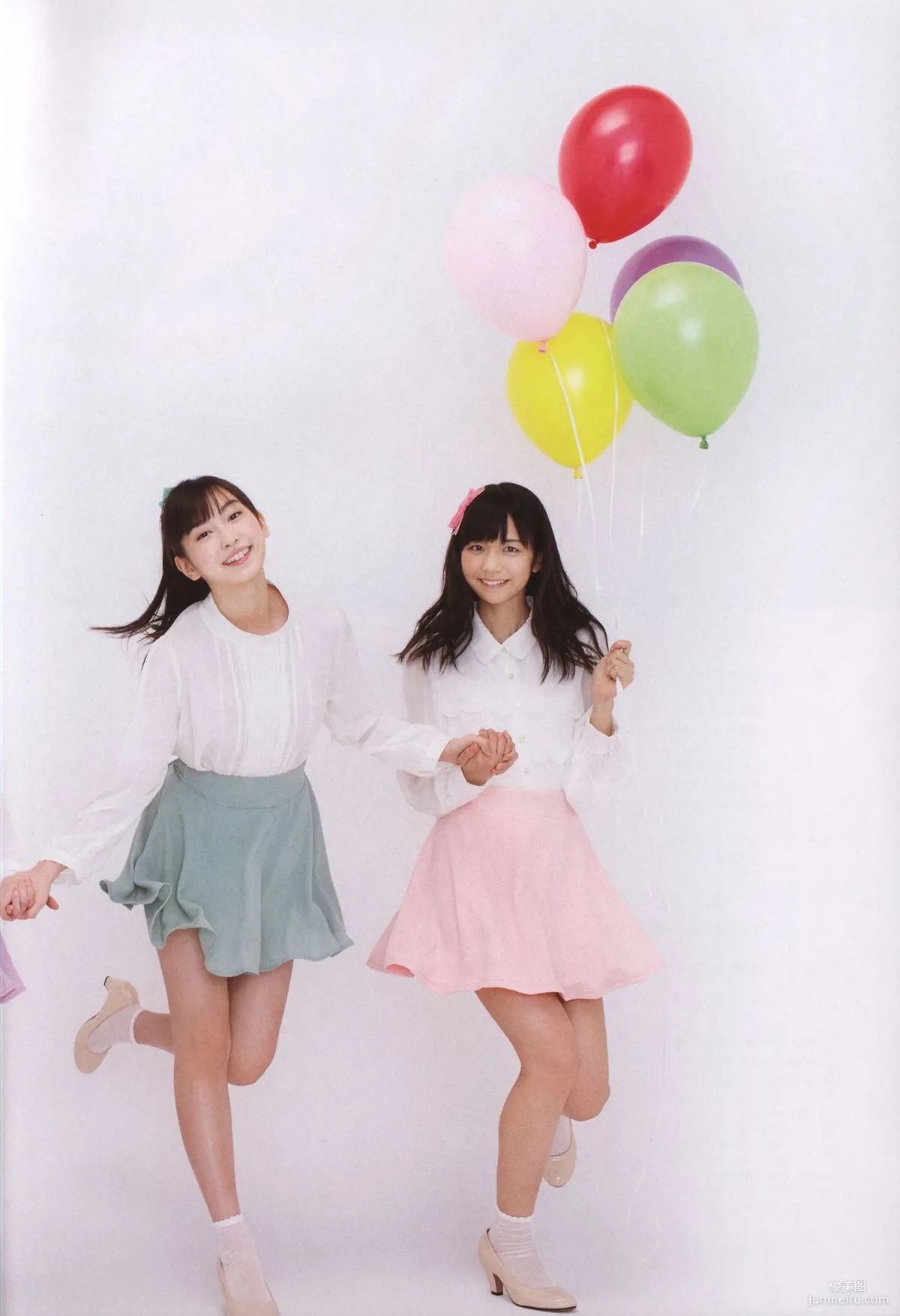 日本美少女組合Juice=Juice《OFFICIAL PHOTO BOOK》寫真集 76