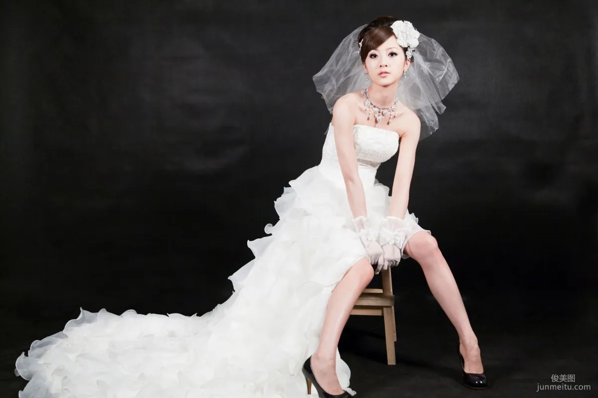 張允霏/果子MM《創意婚紗潮流風》寫真集 9