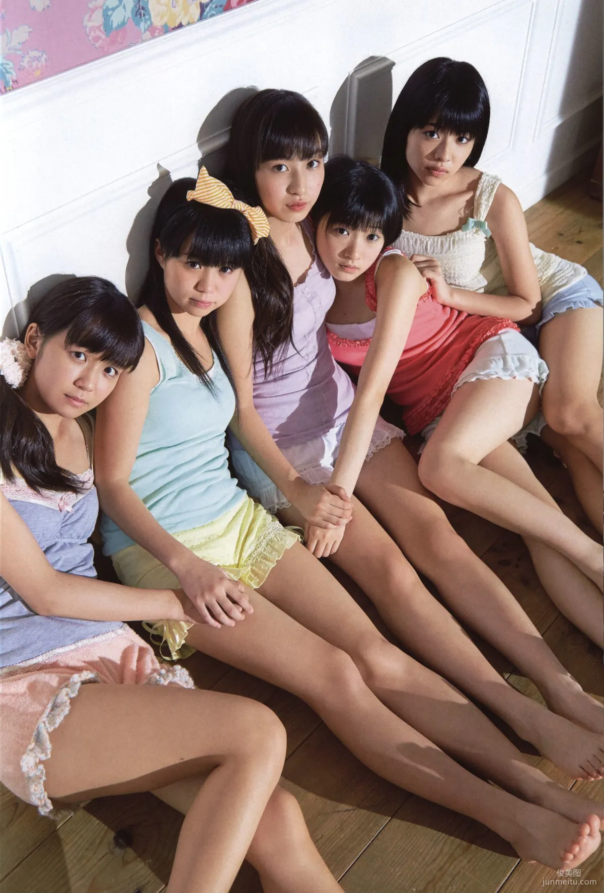 日本美少女組合Juice=Juice《OFFICIAL PHOTO BOOK》寫真集 53
