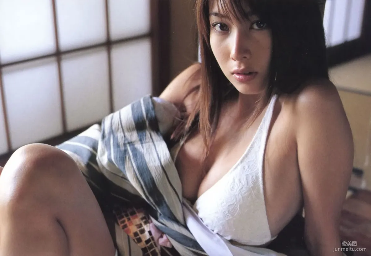 Emi Kobayashi 小林恵美 《Happening》寫真集 2