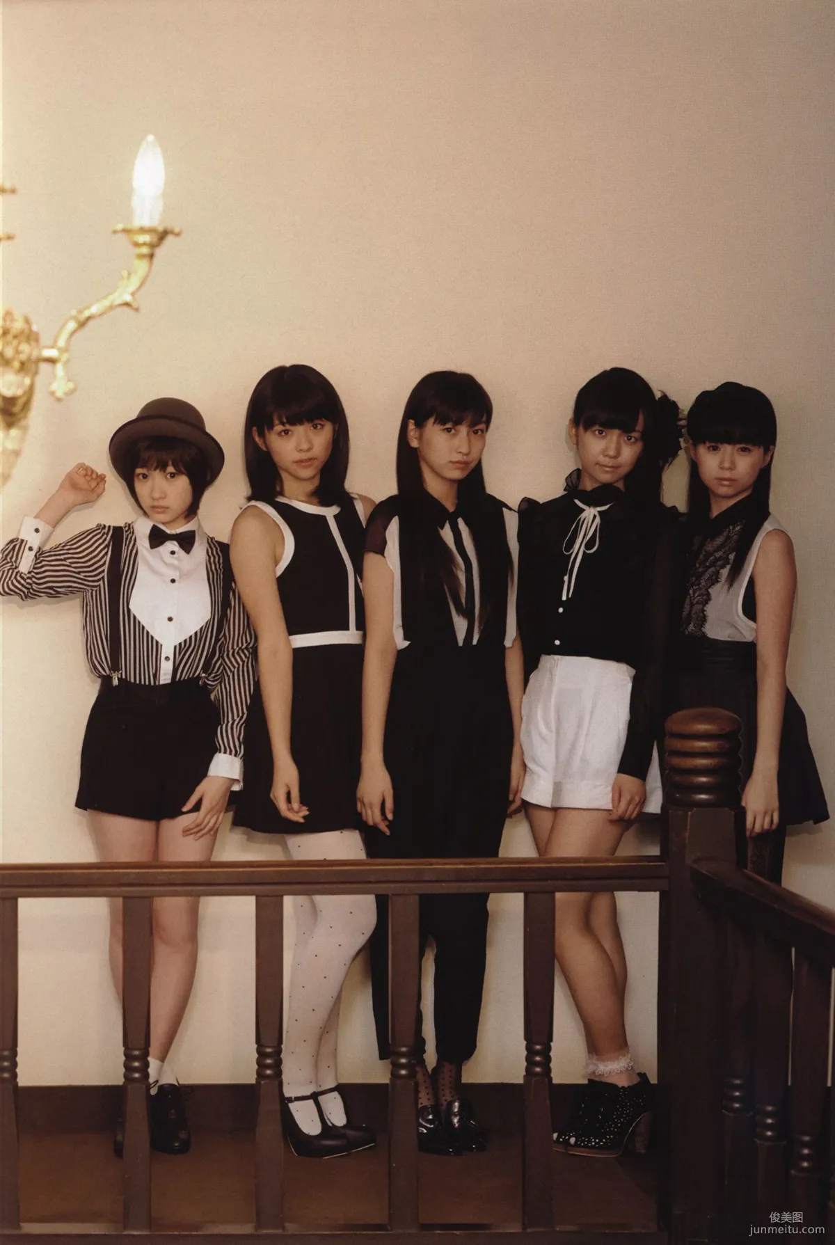 日本美少女組合Juice=Juice《OFFICIAL PHOTO BOOK》寫真集 43