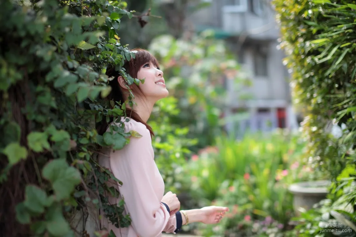 Kila晶晶/金允喬《2組超短裙街拍》 寫真集 24