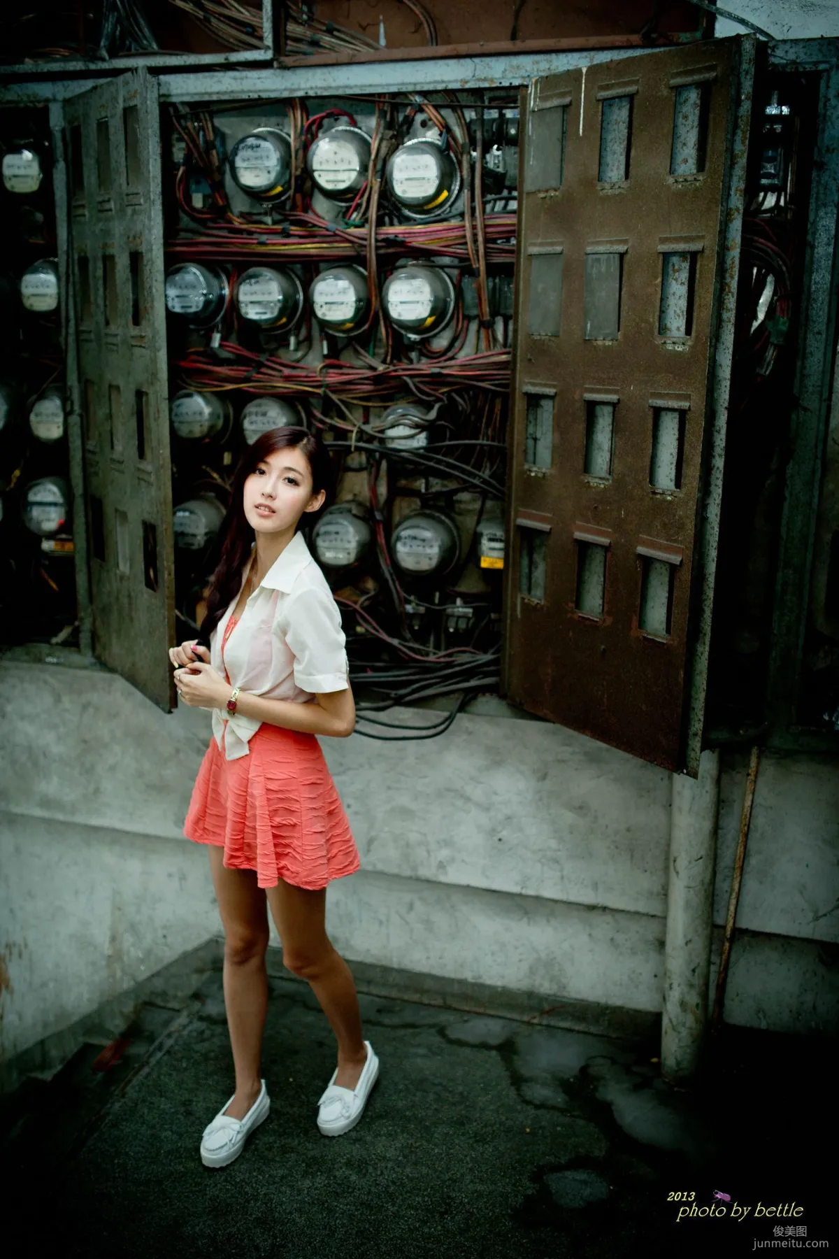Liao Tingling/Kila Jingjing, Street Snap Pink Dress Series Photo Set photo 6