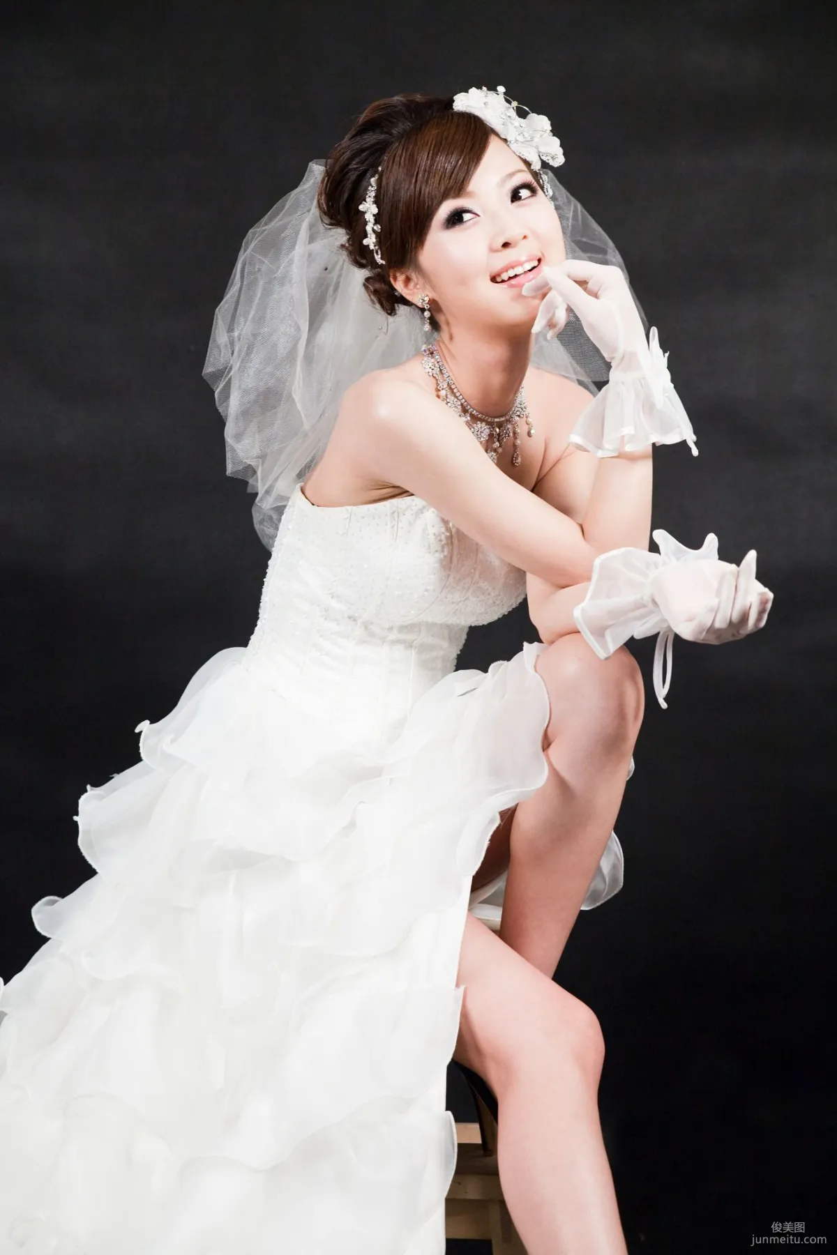 張允霏/果子MM《創意婚紗潮流風》寫真集 15