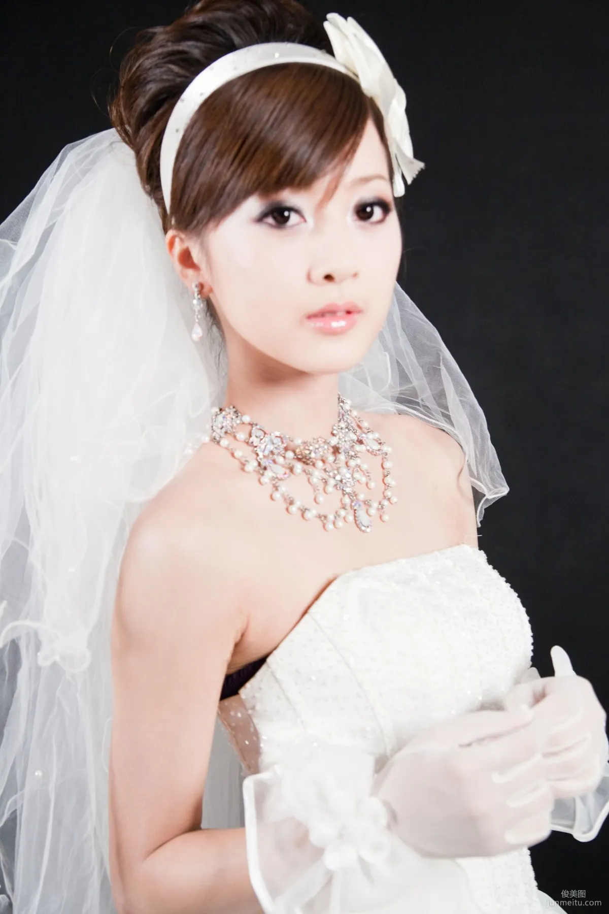 張允霏/果子MM《創意婚紗潮流風》寫真集 2
