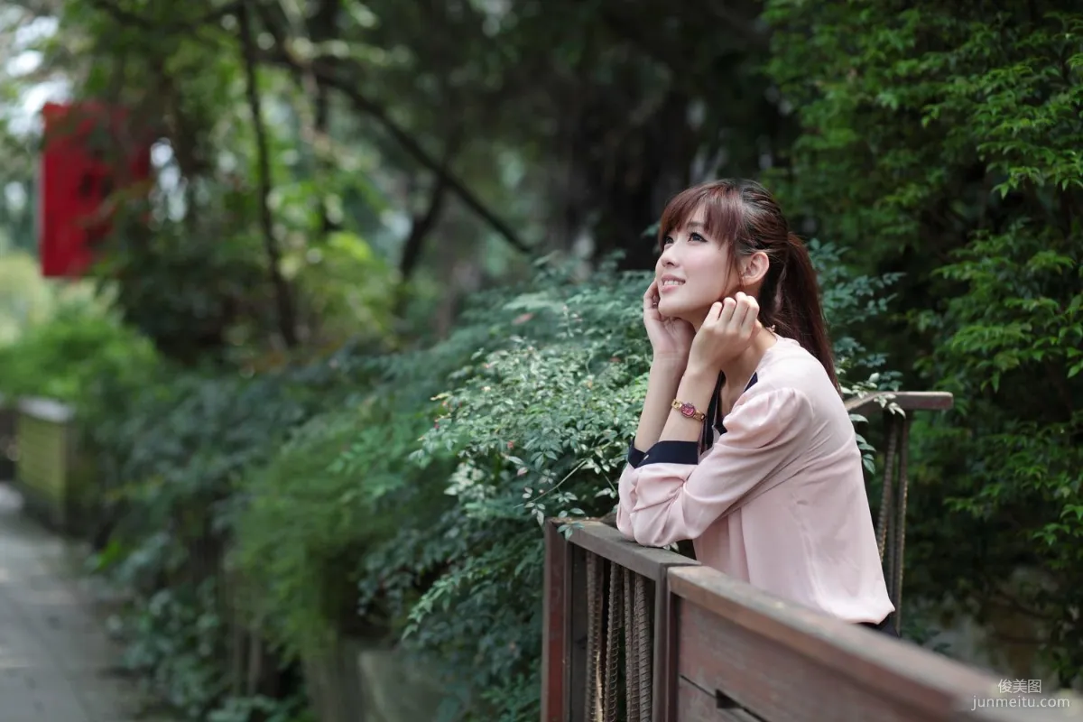 Kila晶晶/金允喬《2組超短裙街拍》 寫真集 20