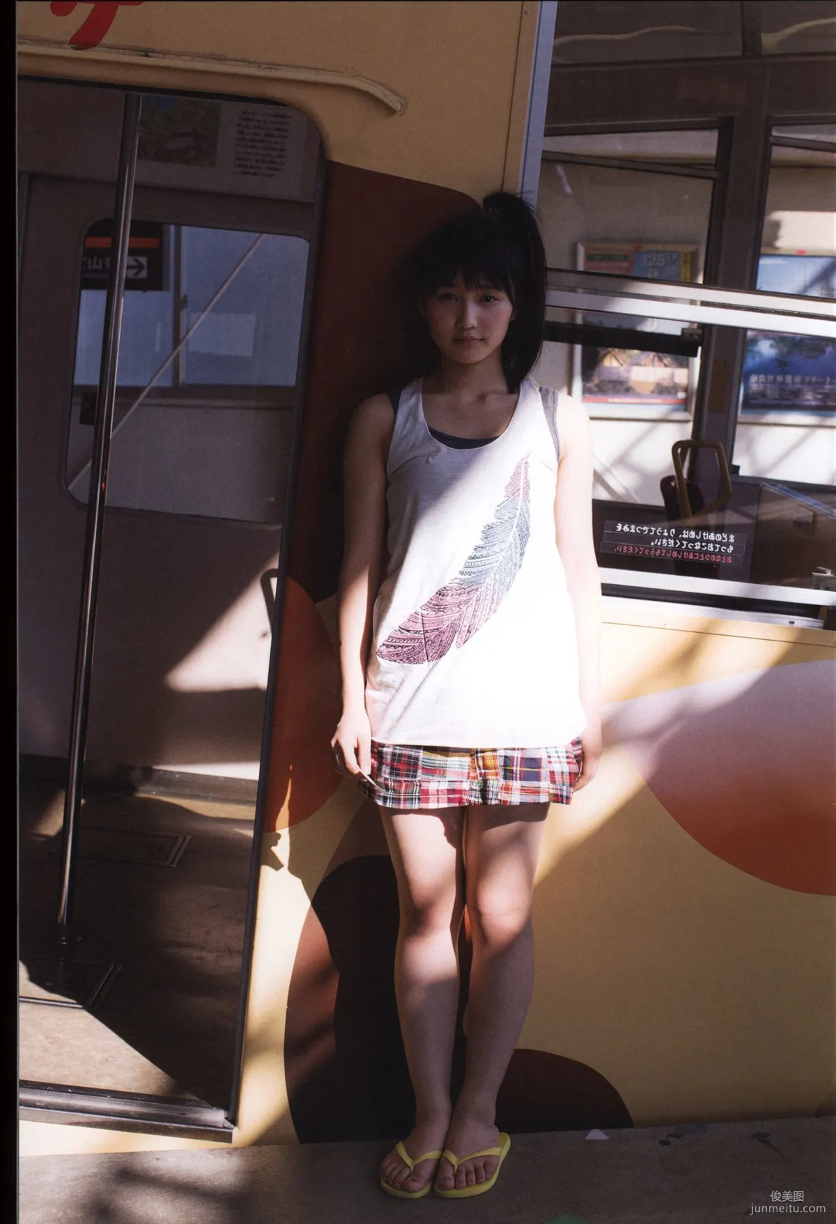 Riho Sayashi 鞘師裡保《太陽》寫真集 35