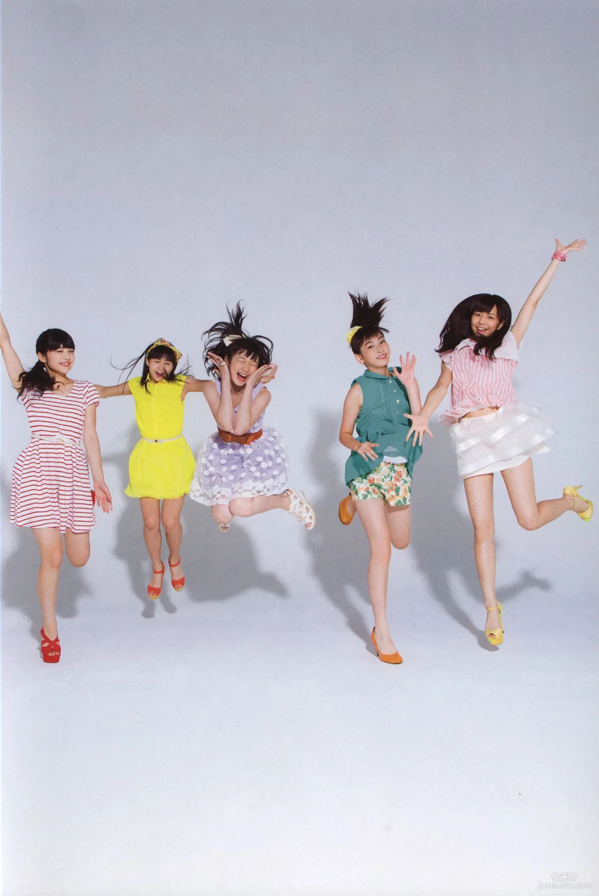 日本美少女組合Juice=Juice《OFFICIAL PHOTO BOOK》寫真集 37