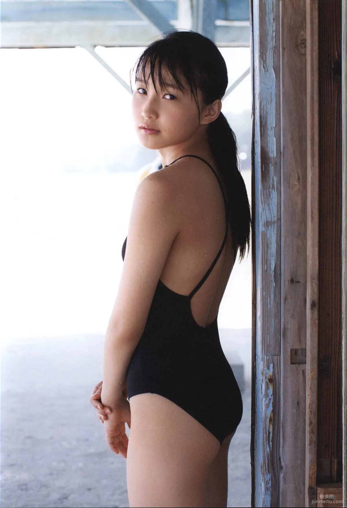 Riho Sayashi 鞘師裡保《太陽》寫真集 72